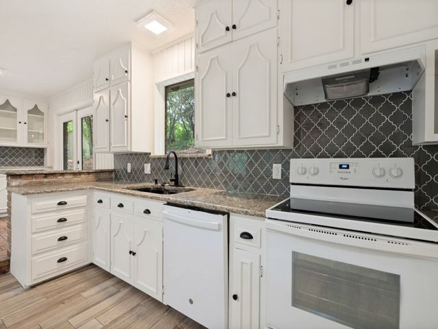 1408 N Cedar Hill Road, Cedar Hill, TX 75104