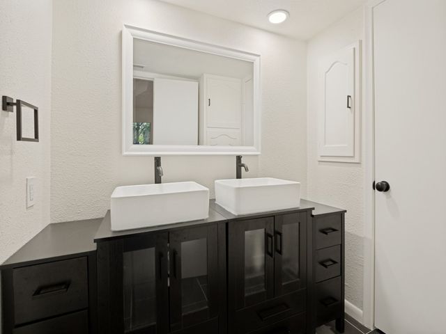 1408 N Cedar Hill Road, Cedar Hill, TX 75104