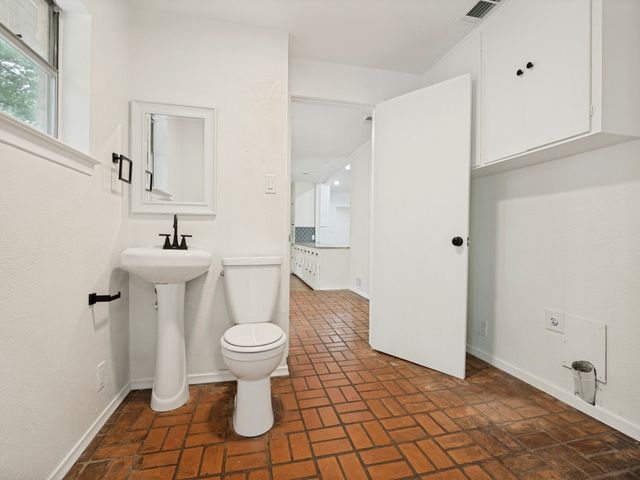 1408 N Cedar Hill Road, Cedar Hill, TX 75104
