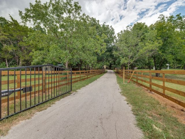 1408 N Cedar Hill Road, Cedar Hill, TX 75104