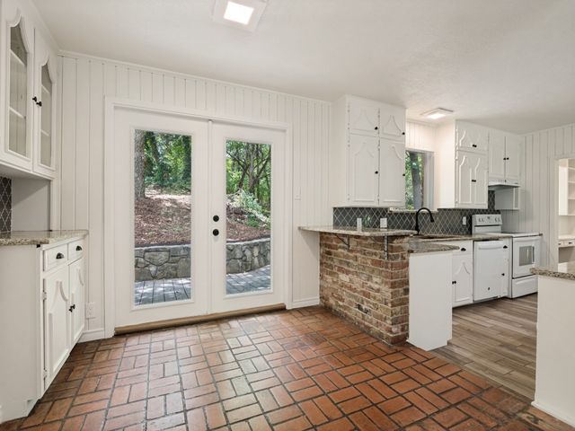 1408 N Cedar Hill Road, Cedar Hill, TX 75104