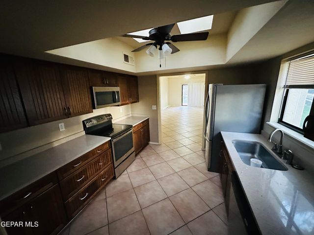 620 LAKEWAY Drive, El Paso, TX 79932