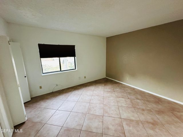 620 LAKEWAY Drive, El Paso, TX 79932