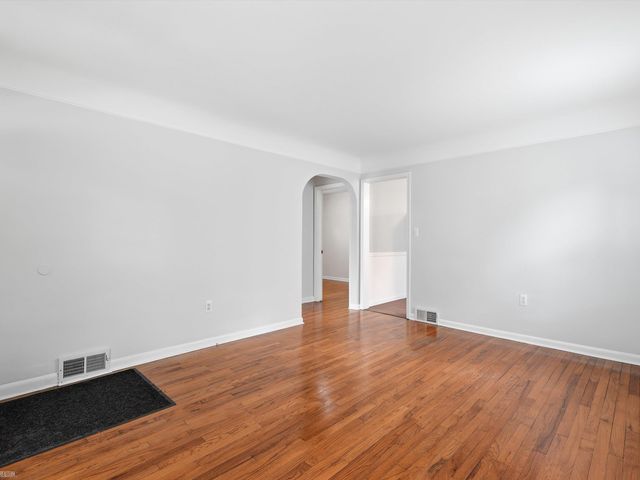 660 E Marshall Street, Ferndale, MI 48220