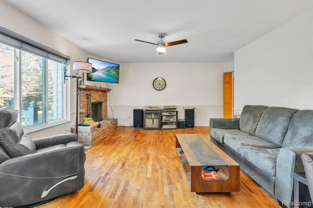 3075 Wagon Trail, Flint, MI 48507