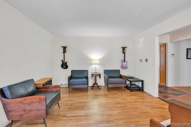 3075 Wagon Trail, Flint, MI 48507