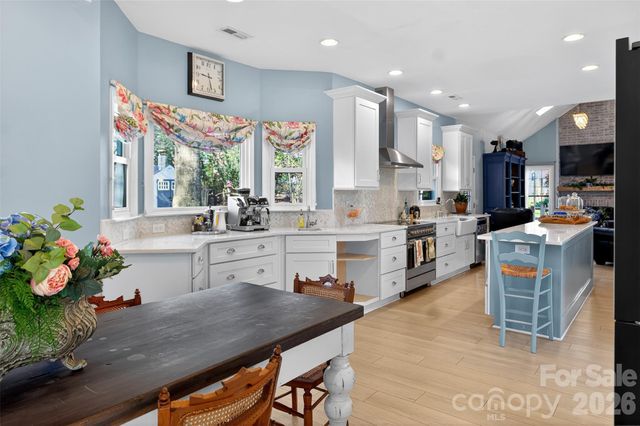 8601 Walsham Drive, Charlotte, NC 28277