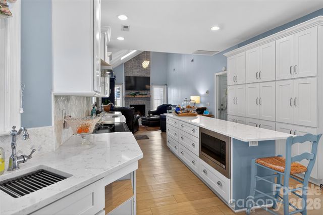 8601 Walsham Drive, Charlotte, NC 28277