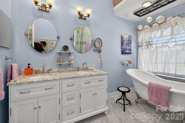 8601 Walsham Drive, Charlotte, NC 28277