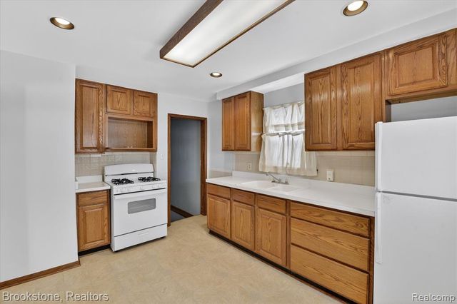 14801 Pennsylvania Road, Riverview, MI 48193