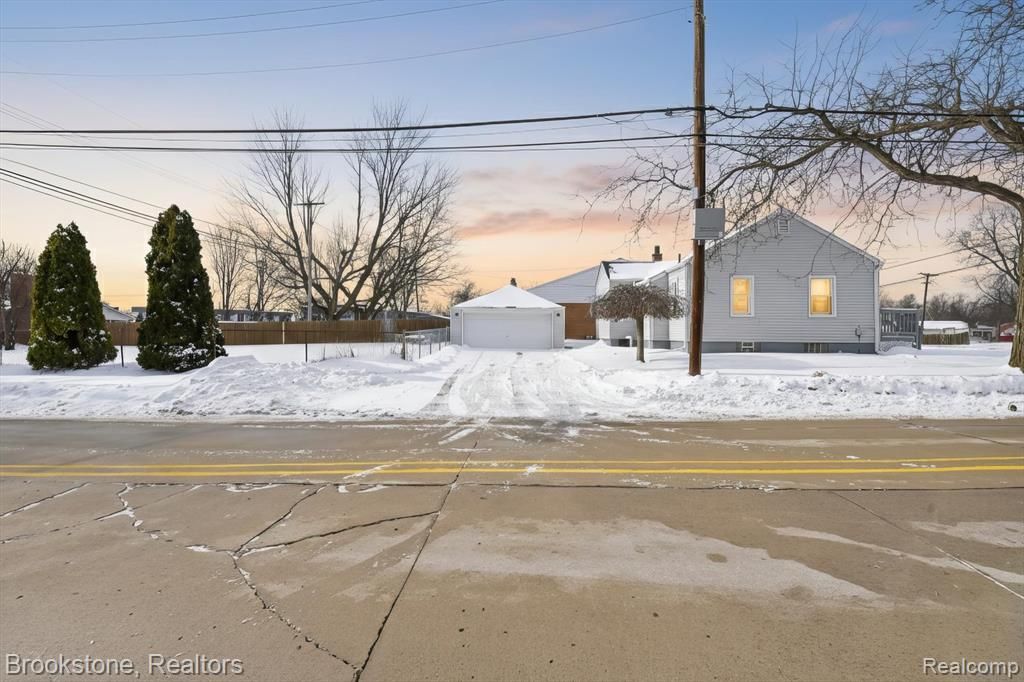 14801 Pennsylvania Road, Riverview, MI 48193