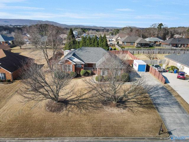 104 Hickory Glen Circle, Huntsville, AL 35811