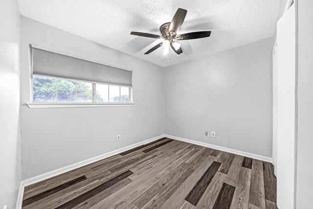 302 Morningside Drive, League City, TX 77573