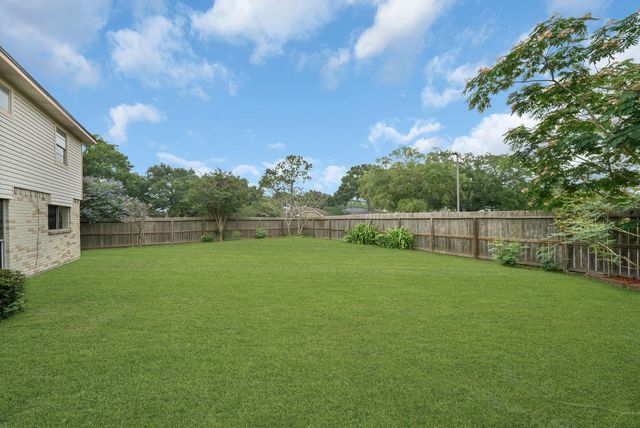 302 Morningside Drive, League City, TX 77573