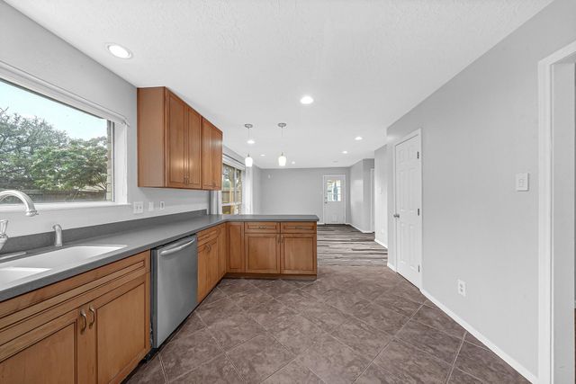 302 Morningside Drive, League City, TX 77573