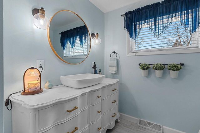 2224 Markham STREET, Manitowoc, WI 54220