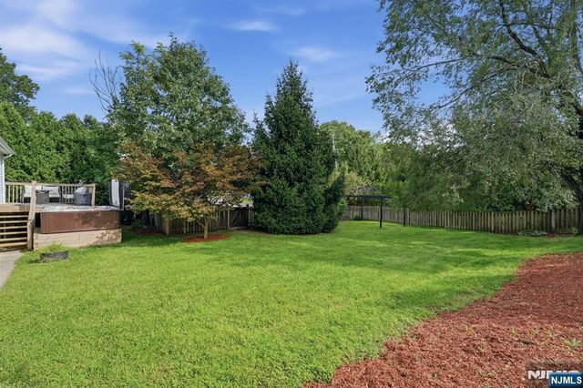 20 Yesler Way, Hillsdale, NJ 07642