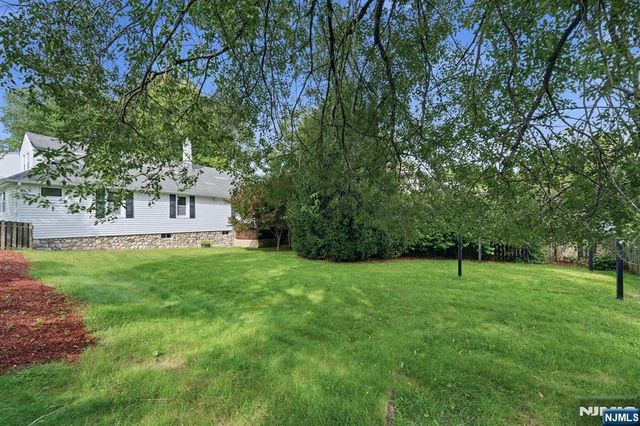 20 Yesler Way, Hillsdale, NJ 07642