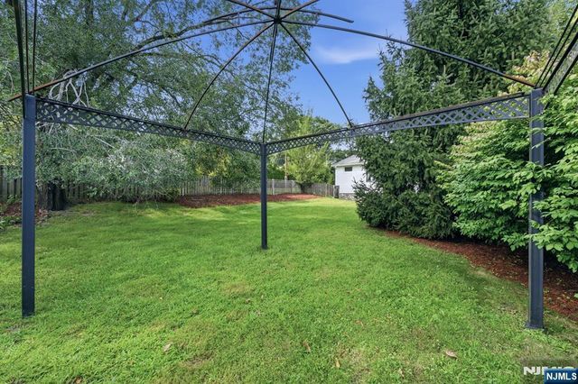 20 Yesler Way, Hillsdale, NJ 07642