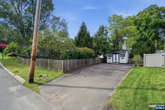 20 Yesler Way, Hillsdale, NJ 07642