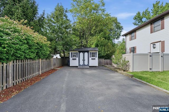 20 Yesler Way, Hillsdale, NJ 07642