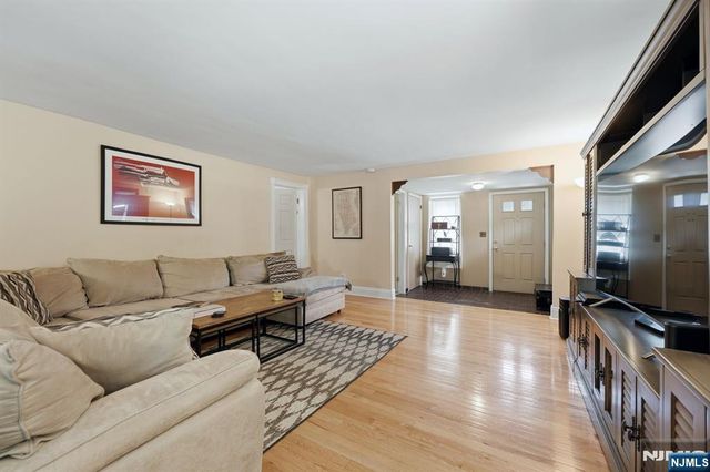 20 Yesler Way, Hillsdale, NJ 07642