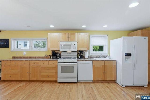 20 Yesler Way, Hillsdale, NJ 07642