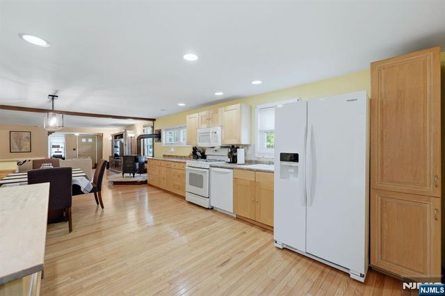 20 Yesler Way, Hillsdale, NJ 07642