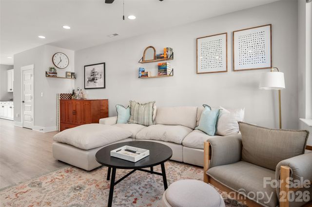 566 West End Drive, Charlotte, NC 28208