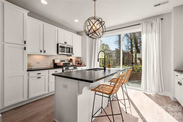 566 West End Drive, Charlotte, NC 28208