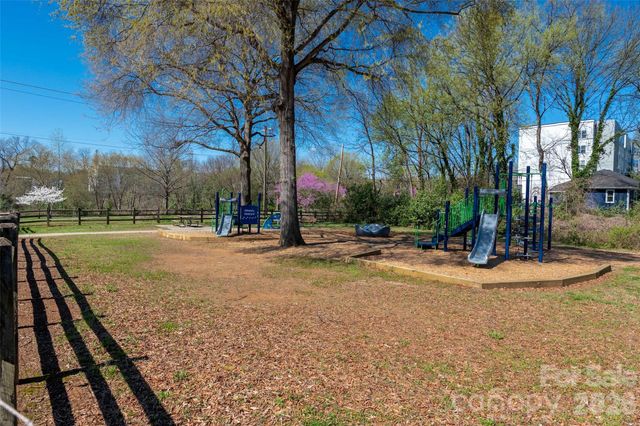 566 West End Drive, Charlotte, NC 28208