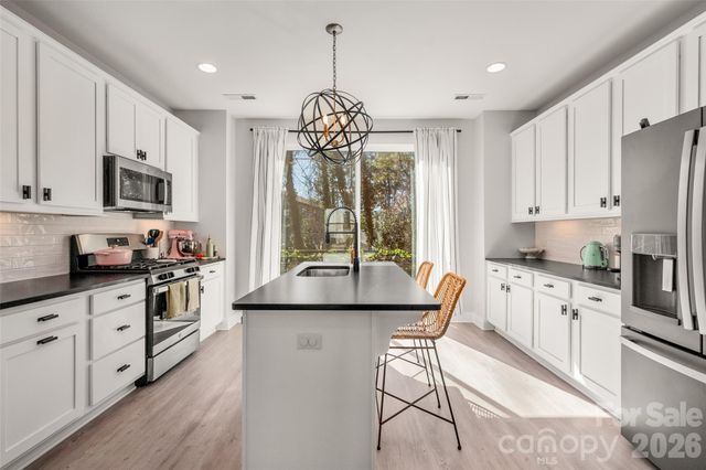 566 West End Drive, Charlotte, NC 28208