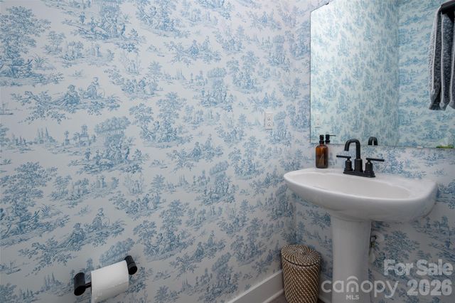 566 West End Drive, Charlotte, NC 28208