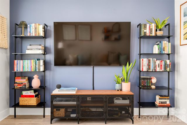 566 West End Drive, Charlotte, NC 28208