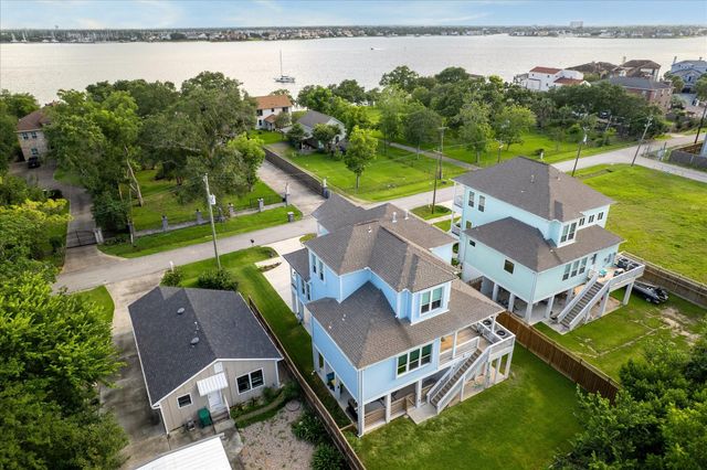 2922 Seargent Street, Seabrook, TX 77586