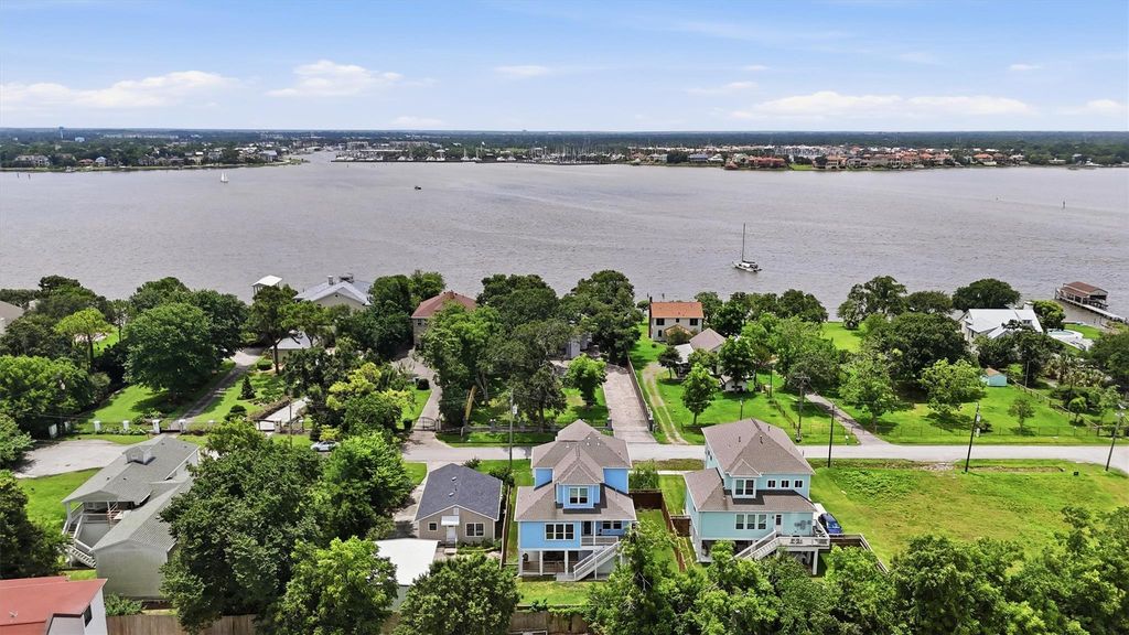 2922 Seargent Street, Seabrook, TX 77586