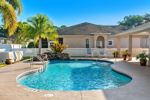 590 Wedge Court, Palm Bay, FL 32909