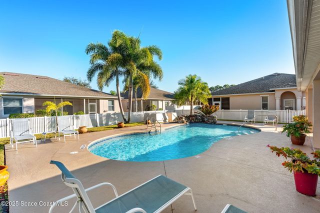 590 Wedge Court, Palm Bay, FL 32909