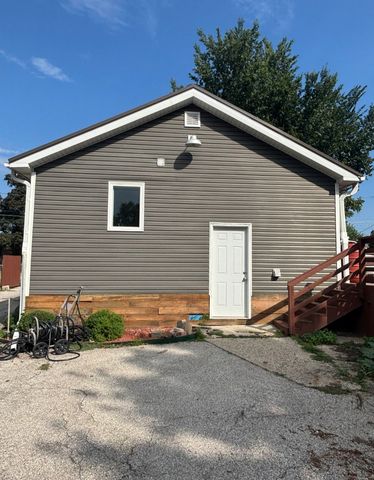 2406 E 40th Street, Des Moines, IA 50317