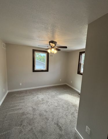 2406 E 40th Street, Des Moines, IA 50317