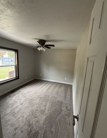 2406 E 40th Street, Des Moines, IA 50317