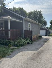 2406 E 40th Street, Des Moines, IA 50317