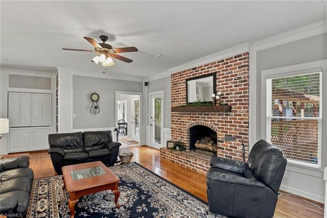 4025 Huntscroft Lane, Winston-salem, NC 27106