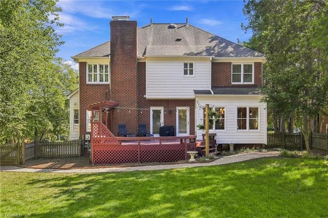 4025 Huntscroft Lane, Winston-salem, NC 27106