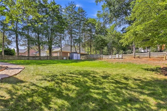 4025 Huntscroft Lane, Winston-salem, NC 27106