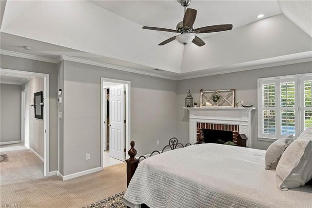 4025 Huntscroft Lane, Winston-salem, NC 27106