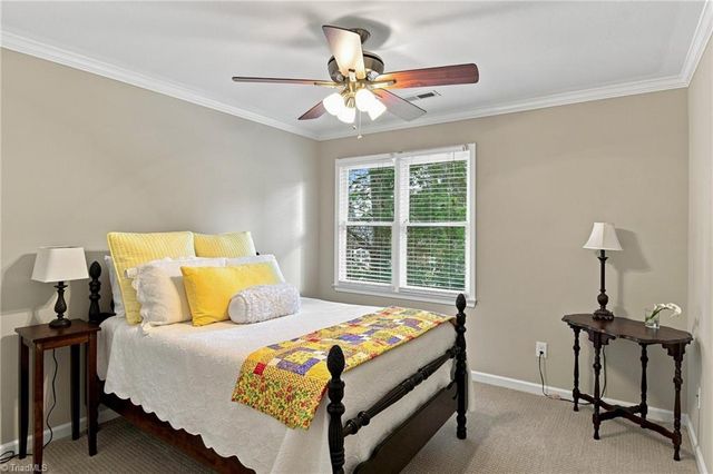4025 Huntscroft Lane, Winston-salem, NC 27106