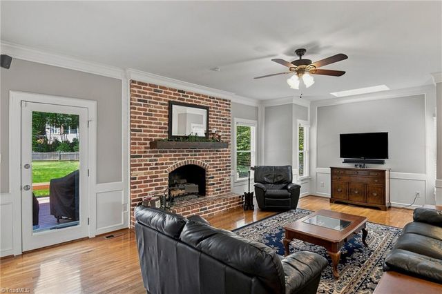 4025 Huntscroft Lane, Winston-salem, NC 27106