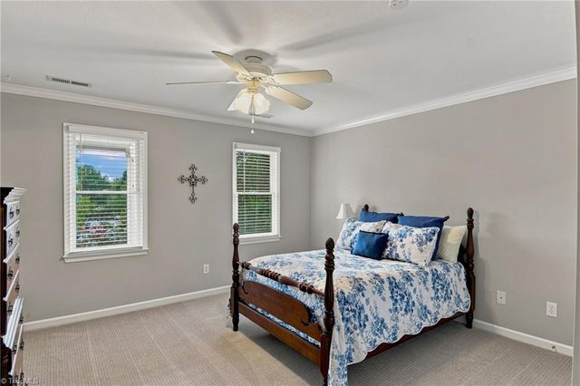 4025 Huntscroft Lane, Winston-salem, NC 27106