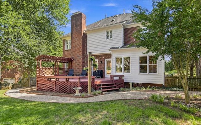 4025 Huntscroft Lane, Winston-salem, NC 27106